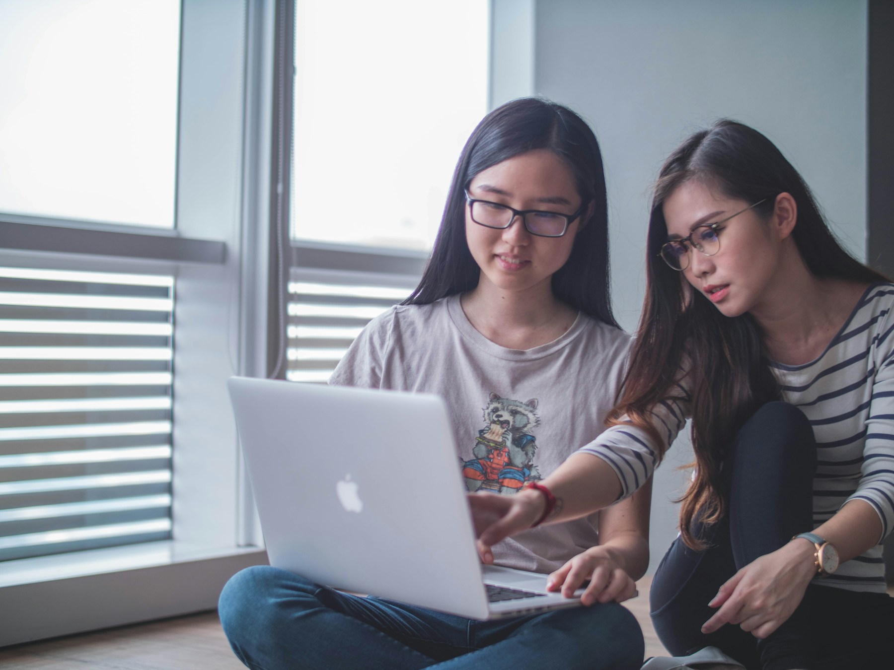 学生与导师围绕学习方案进行沟通